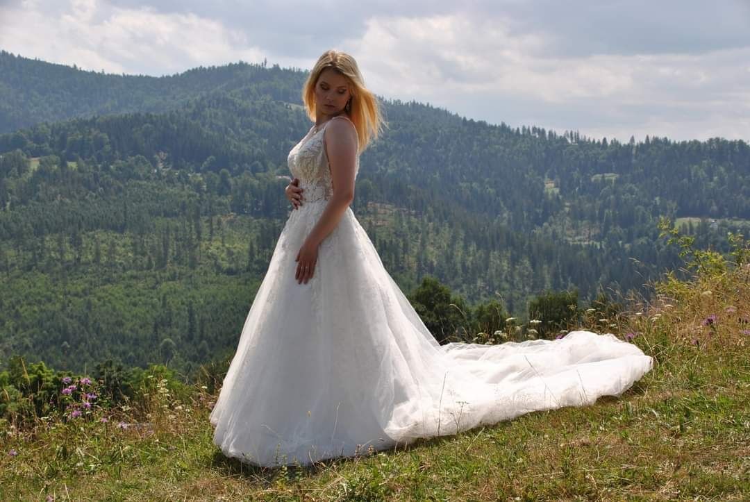 suknia ślubna Amelie bridal litera a błyszcząca koronka