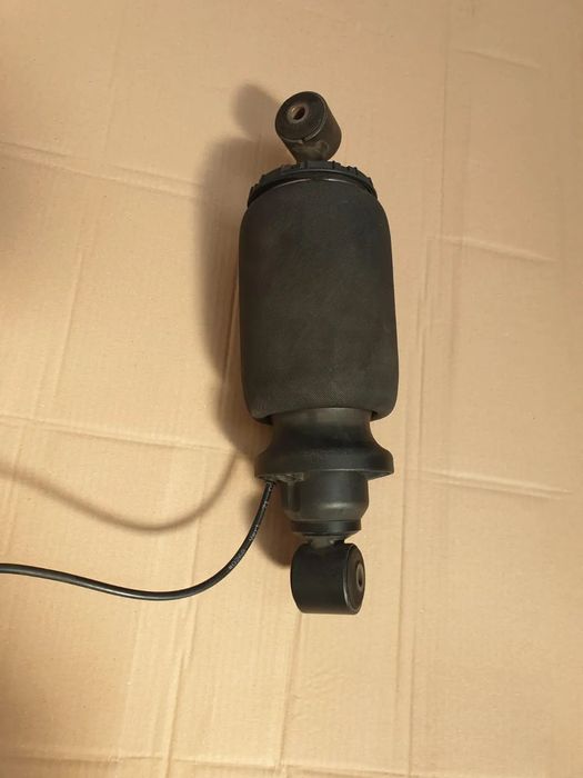 PODUSZKA ZAWIESZENIA KABINY AMORTYZATOR PRZÓD MAN TGX TGS