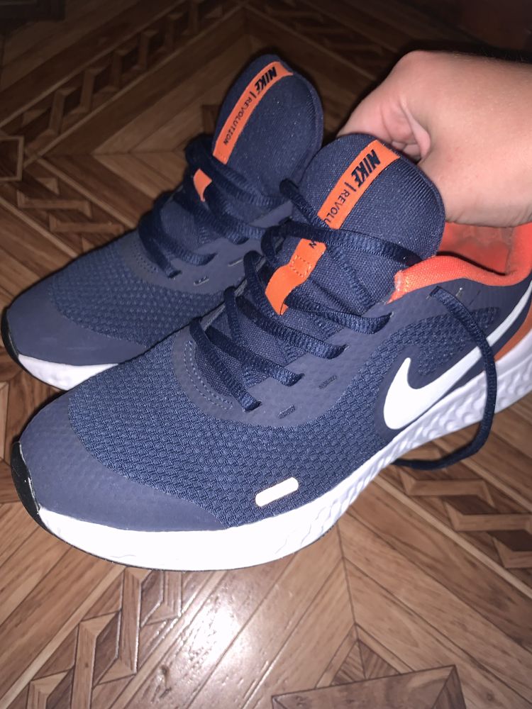 кроссовки nike revolution 5