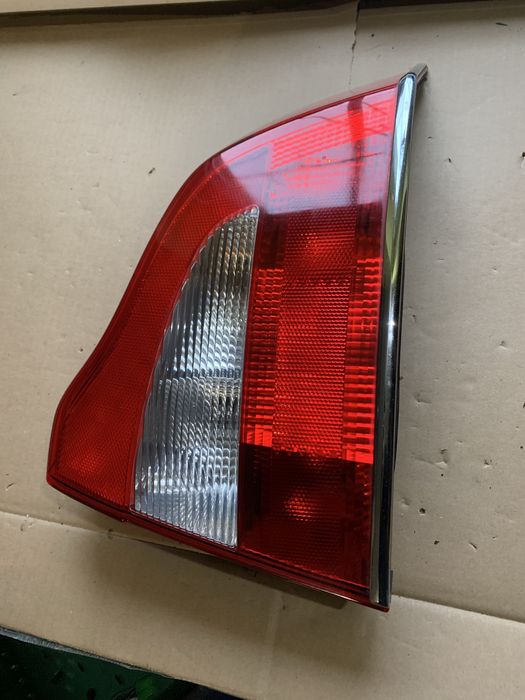 Lampa prawa tył tylnia s80 ii z chromem