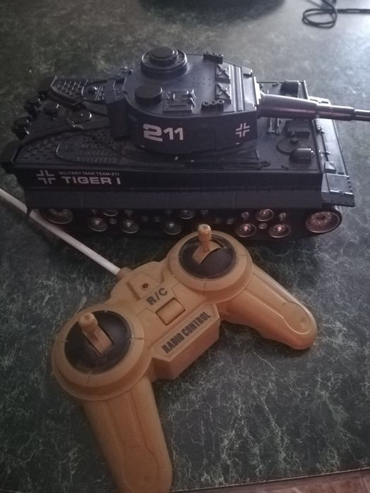Детская игрушка танк
