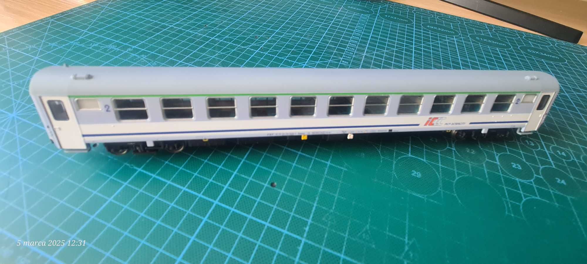 H0 Zestaw wagonów osob. 2 klasy typu Goerlitz90 Acme 90092 Nowy