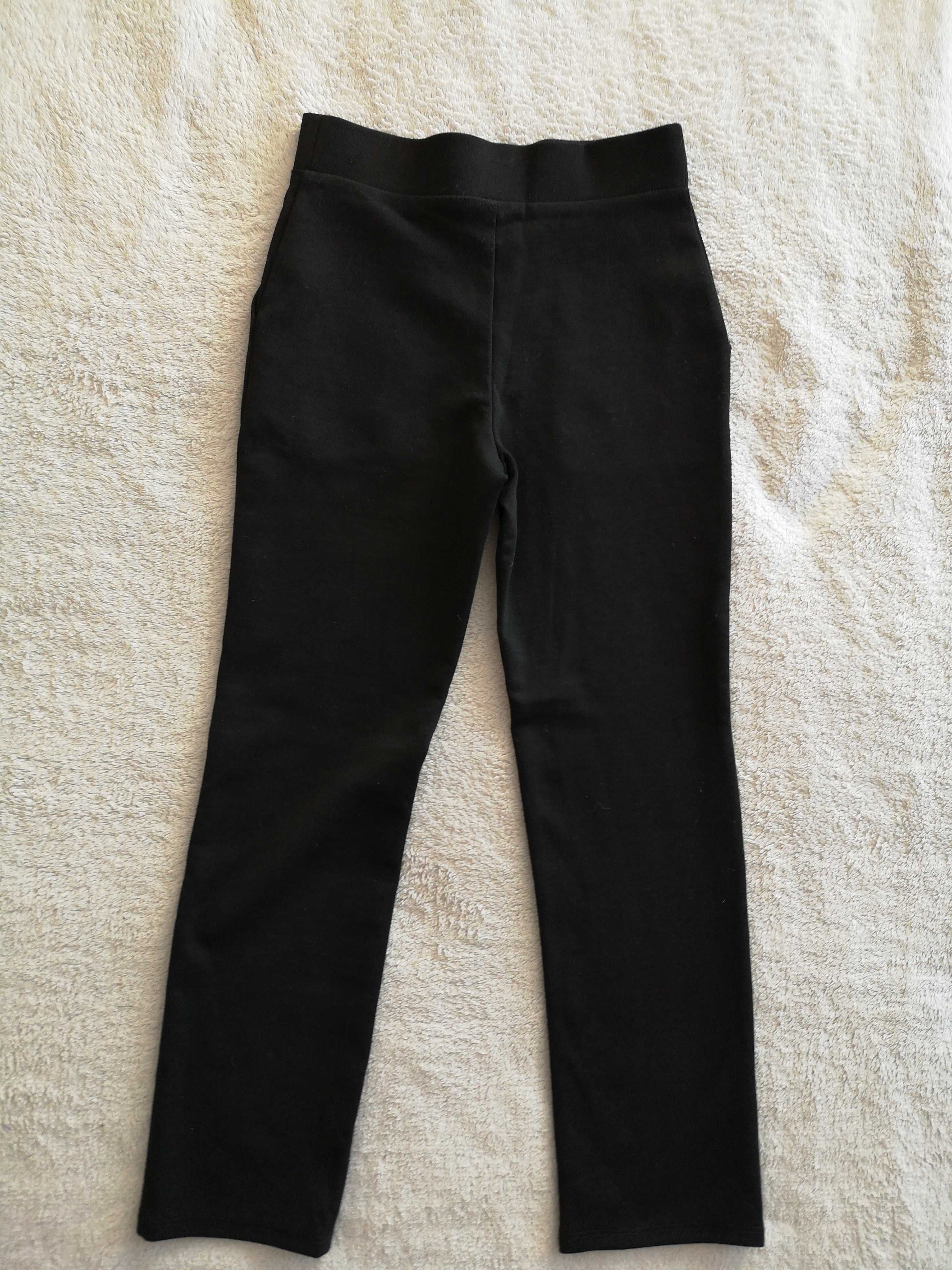 Czarne eleganckie spodnie dresowe gwiazdka George 122 - 128