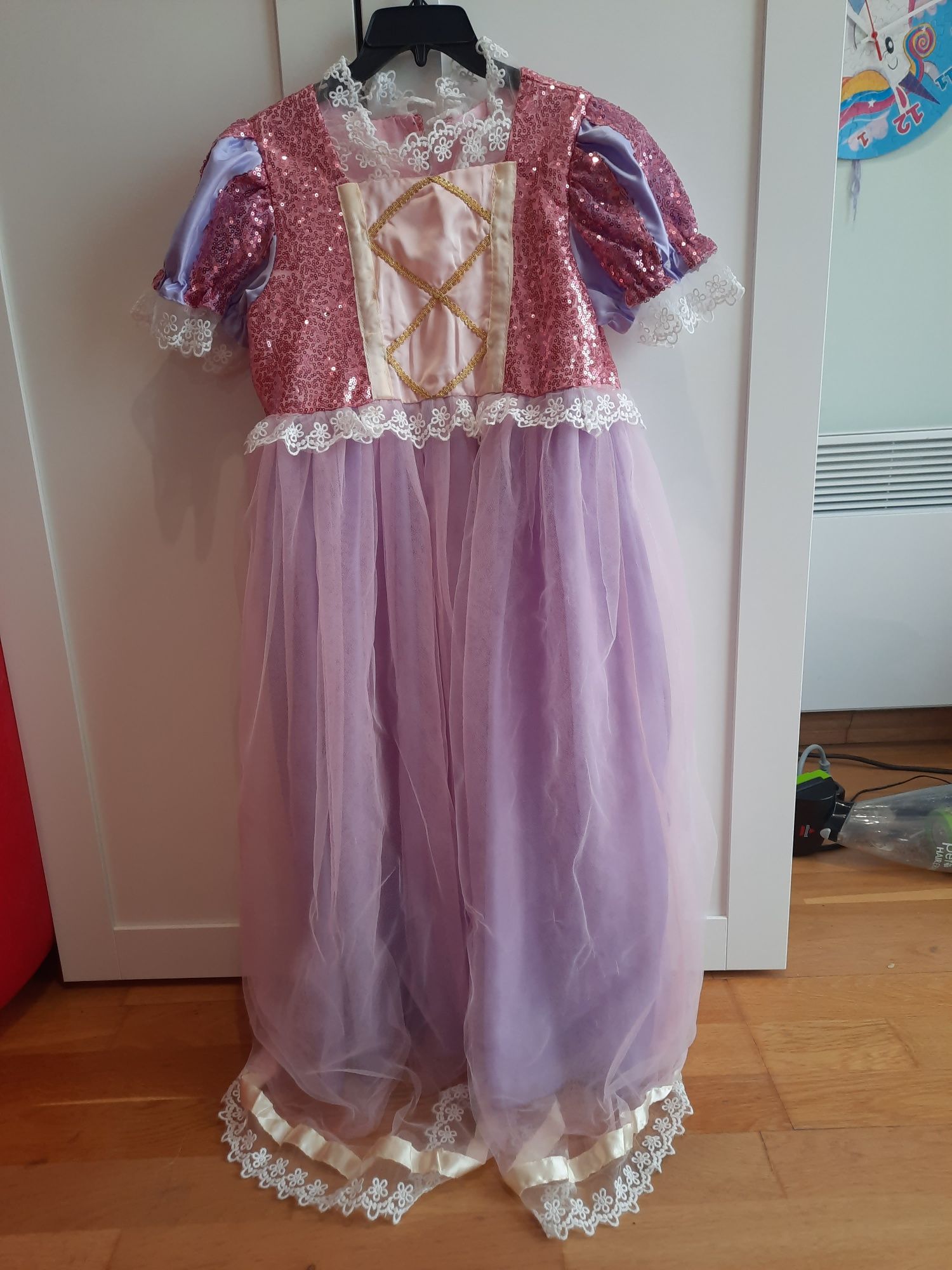 Sukienka Roszpunka, księżniczka, 140, na bal karnawałowy