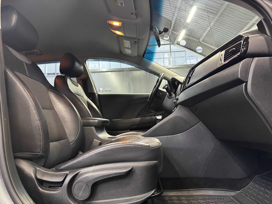 Продам гібридну Kia Niro 2017, 1.6 (HEV)