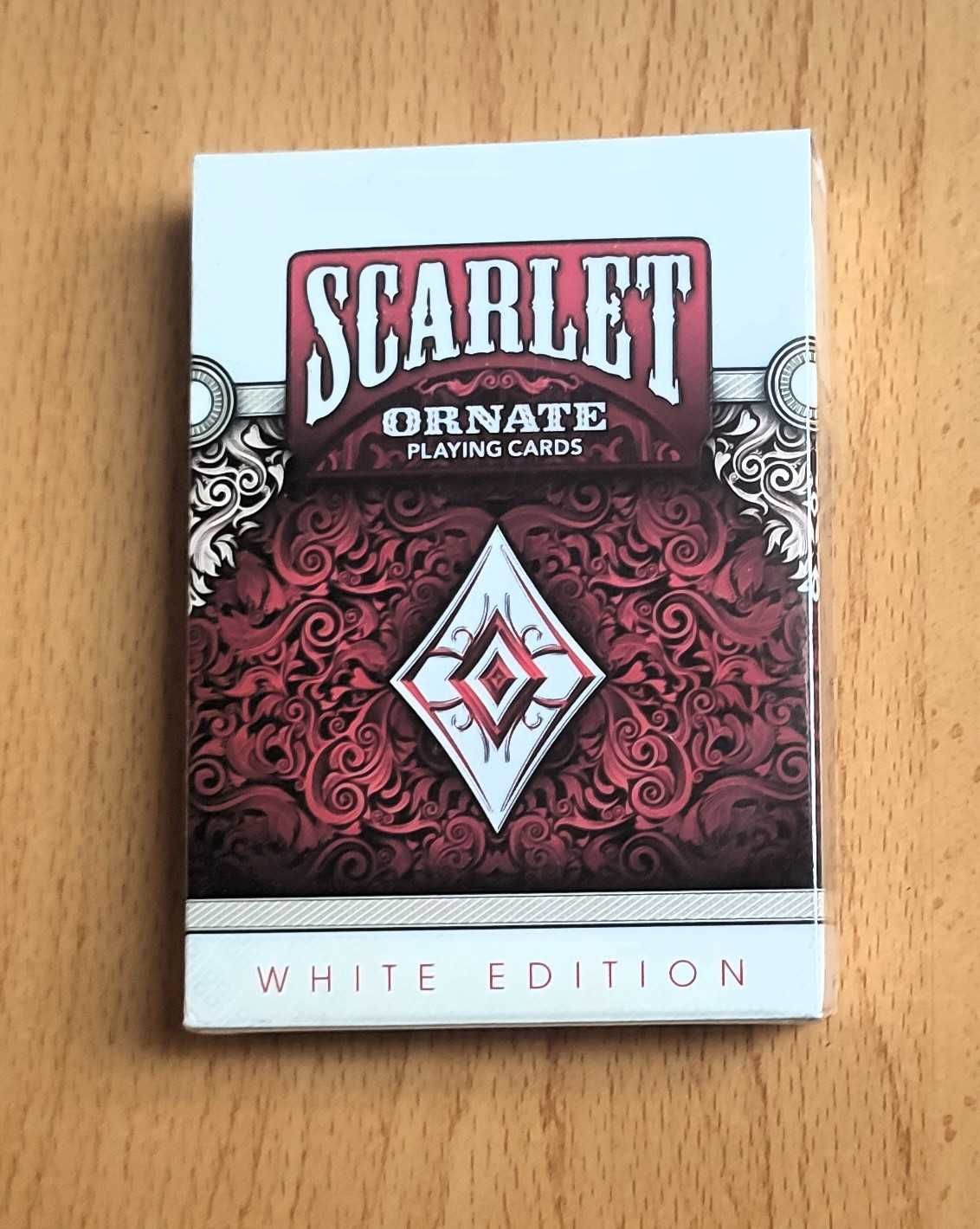 Baralho de Cartas Ornate White Scarlet
