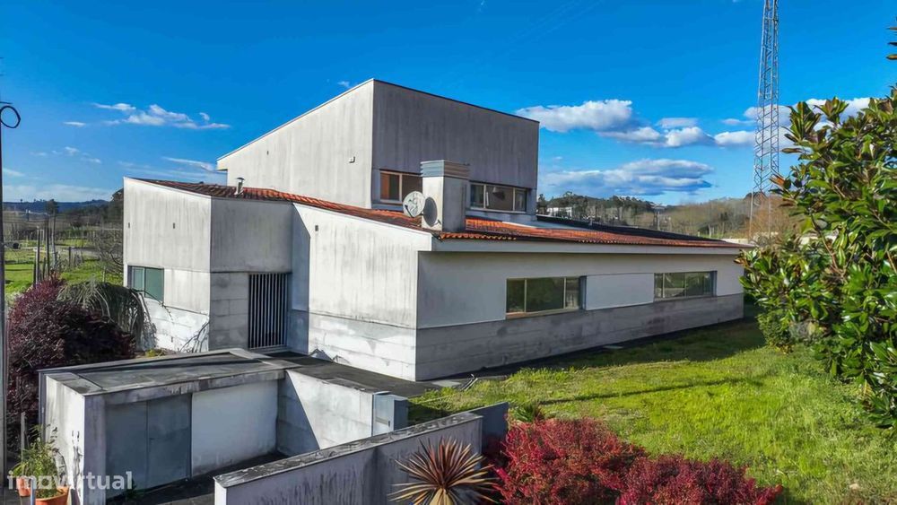 Moradia T3 (3 Suites) | 4.200M² De Terreno | Acabamentos De Excelência