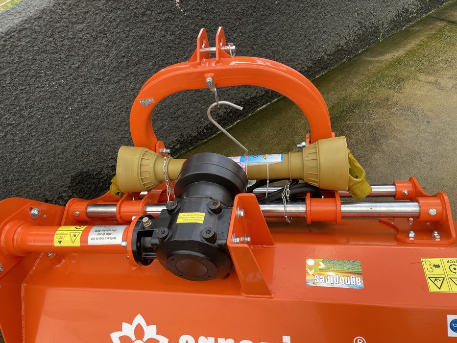 Triturador de martelos 1,35m com deslocador