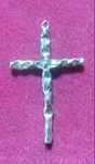 Bonito crucifixo em prata com um interessante trabalhado.