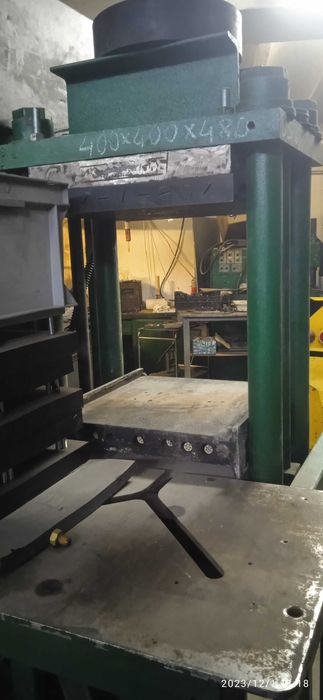 Prasa Hydrauliczno - elektryczna do gumy