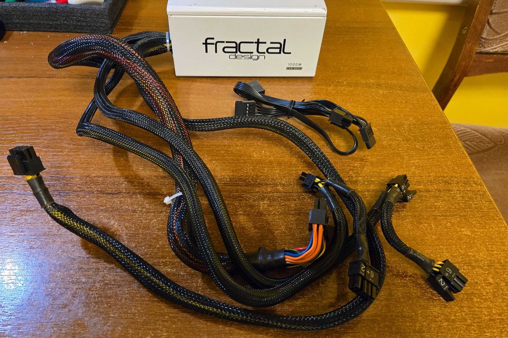 Блок живлення 1000W Fractal Design Newton R3 1000W 80+ Platinum 135mm.