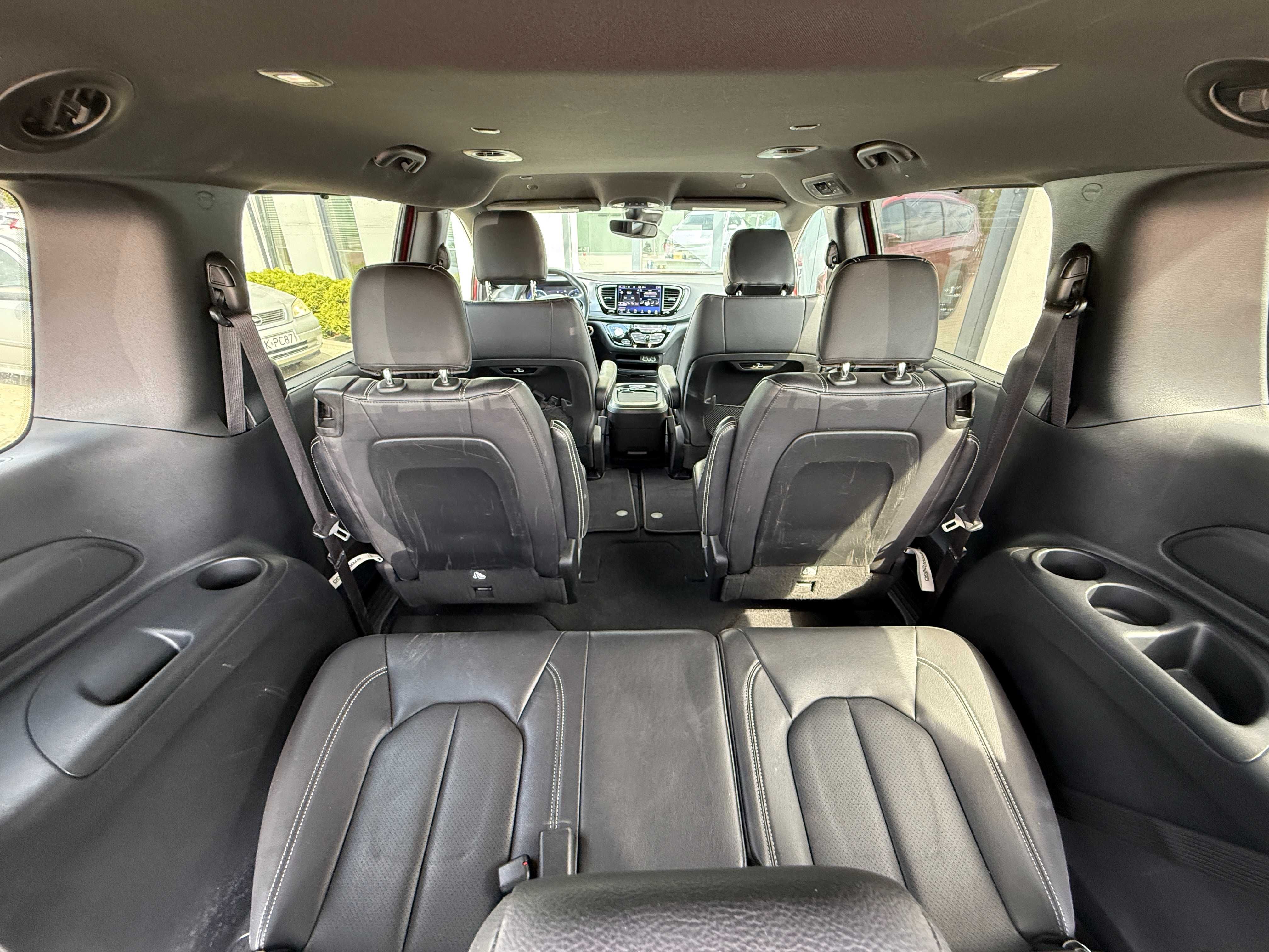Wynajem Chrysler Pacifica S z gazem 4x4 BUS minivan 7 osobowy