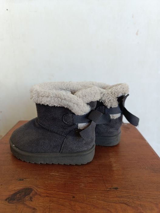 Дитячі чобітки( уги)