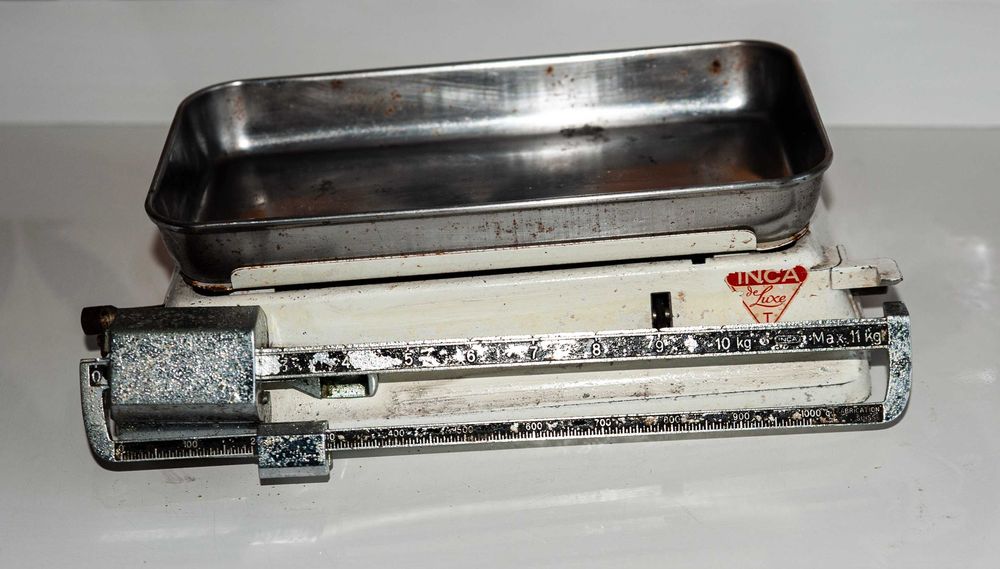 Balança antiga e outros objectos vintage  ( Ler texto )