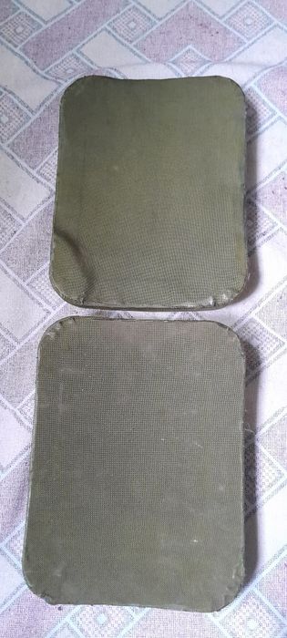 2 дві, захисні плити.