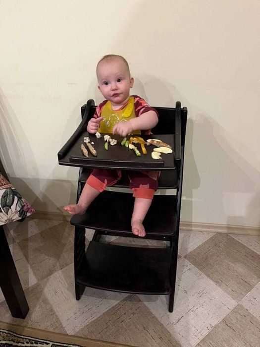 Зростаючий стілець. Стілець для годування.