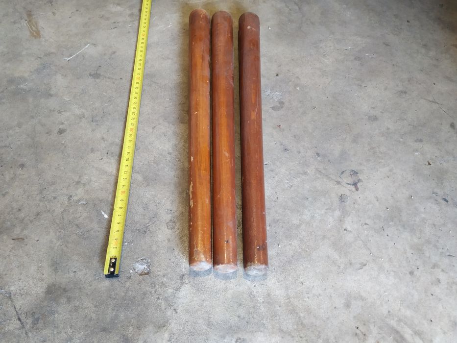 Стол .Ножки деревянные