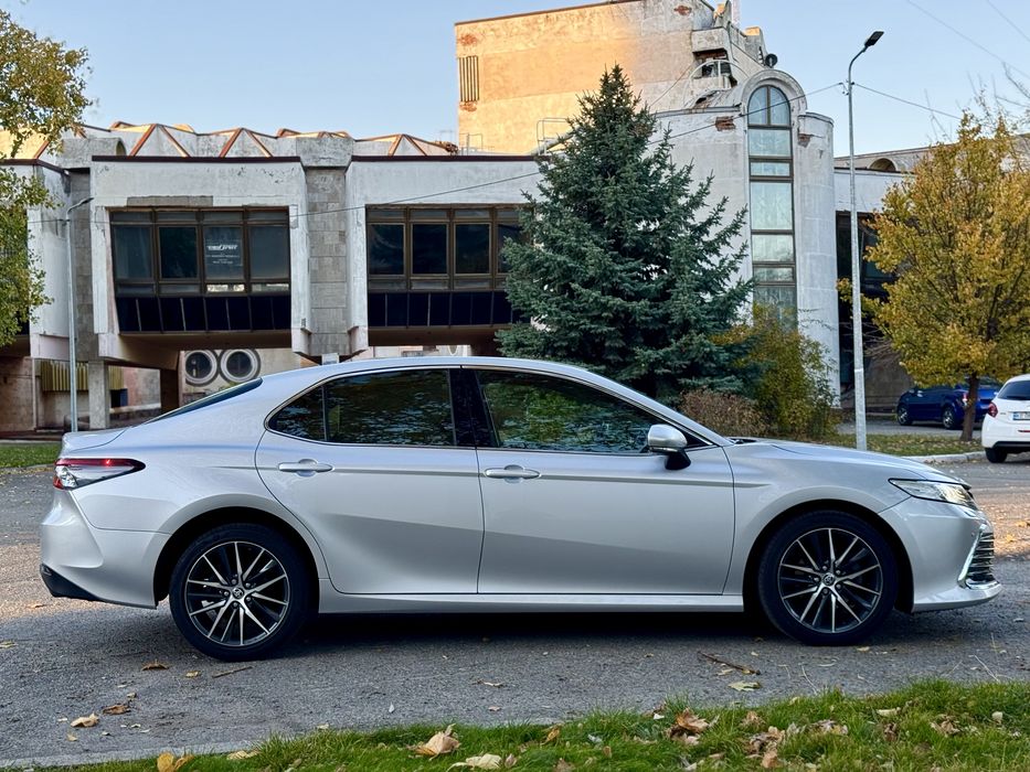 Продам офіційну максимальну рестайлінгову Toyota Camry Premium 2021