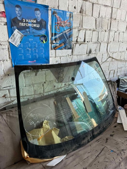 Продам лобовое NISSAN ROGUE SPORT дорест без камер