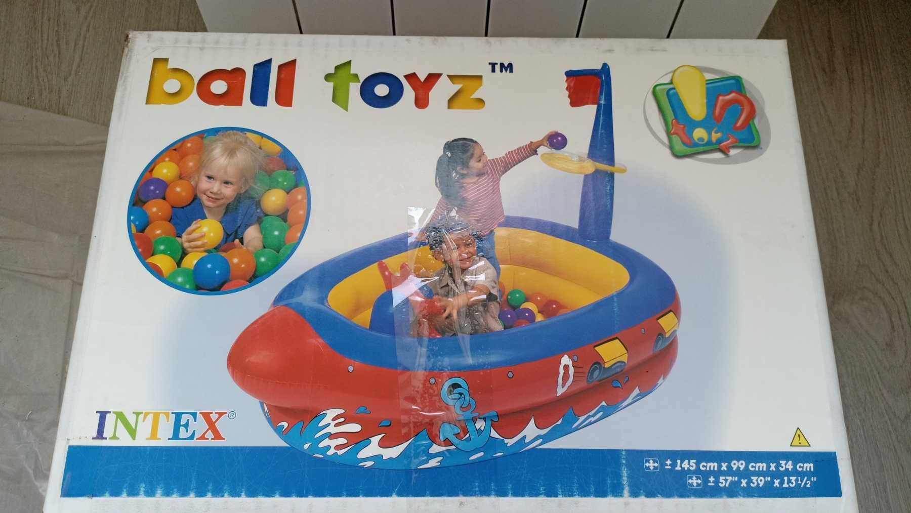 Лодка детская надувная с разноцветными шарами Ball toyz