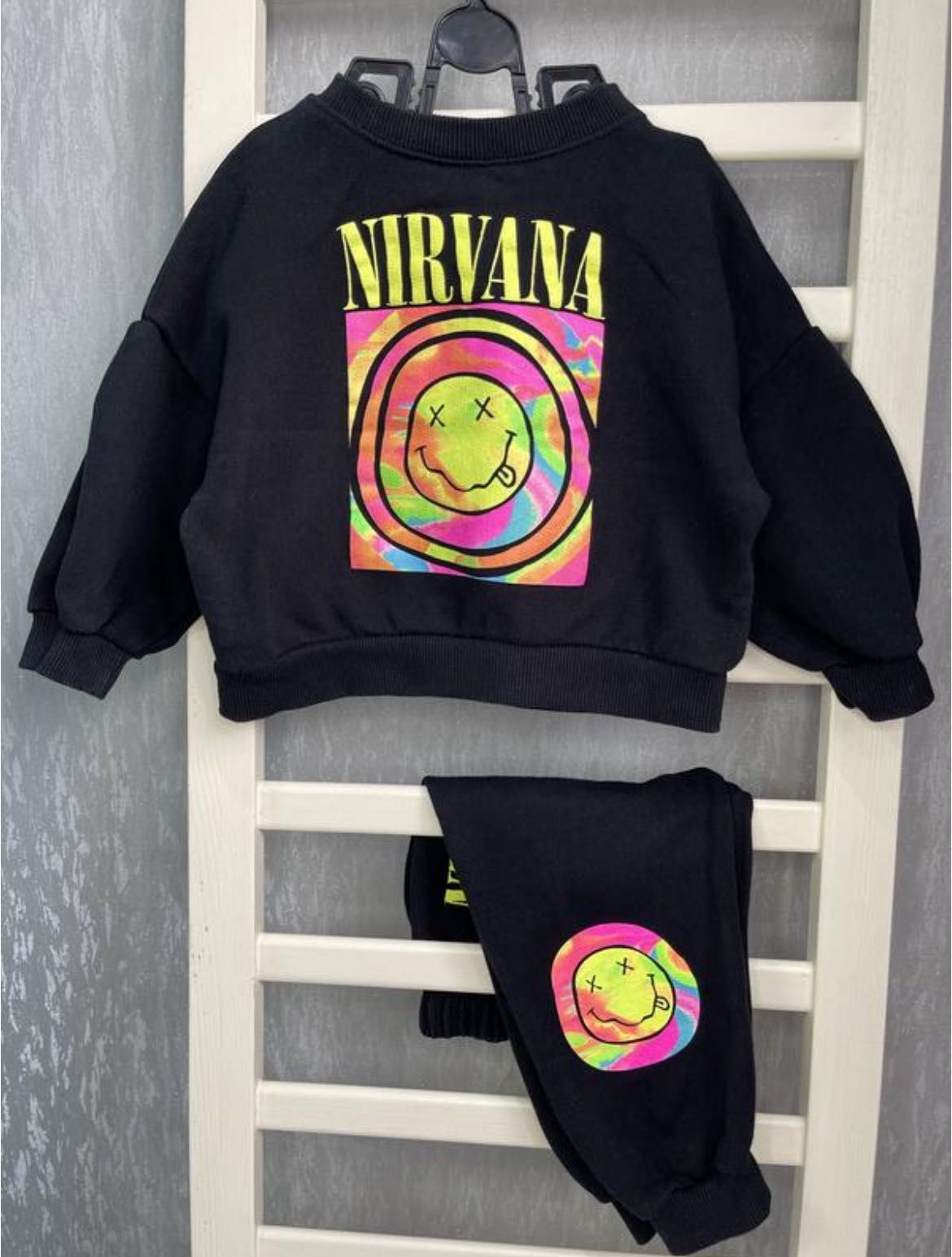 костюм Zara з яскравим принтом Nirvana в ідеальному стані, р.92-98