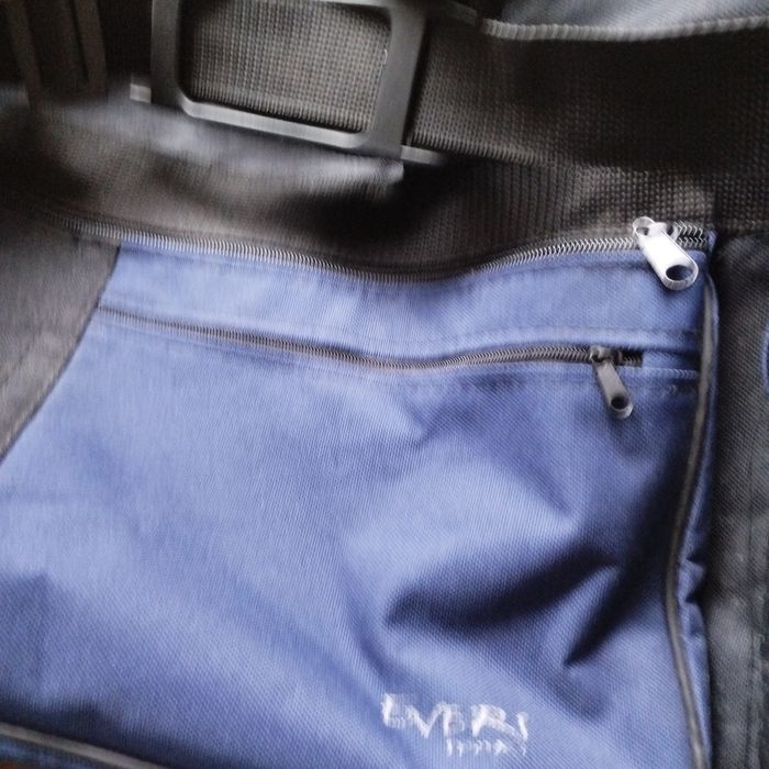 Różne torby podróżne