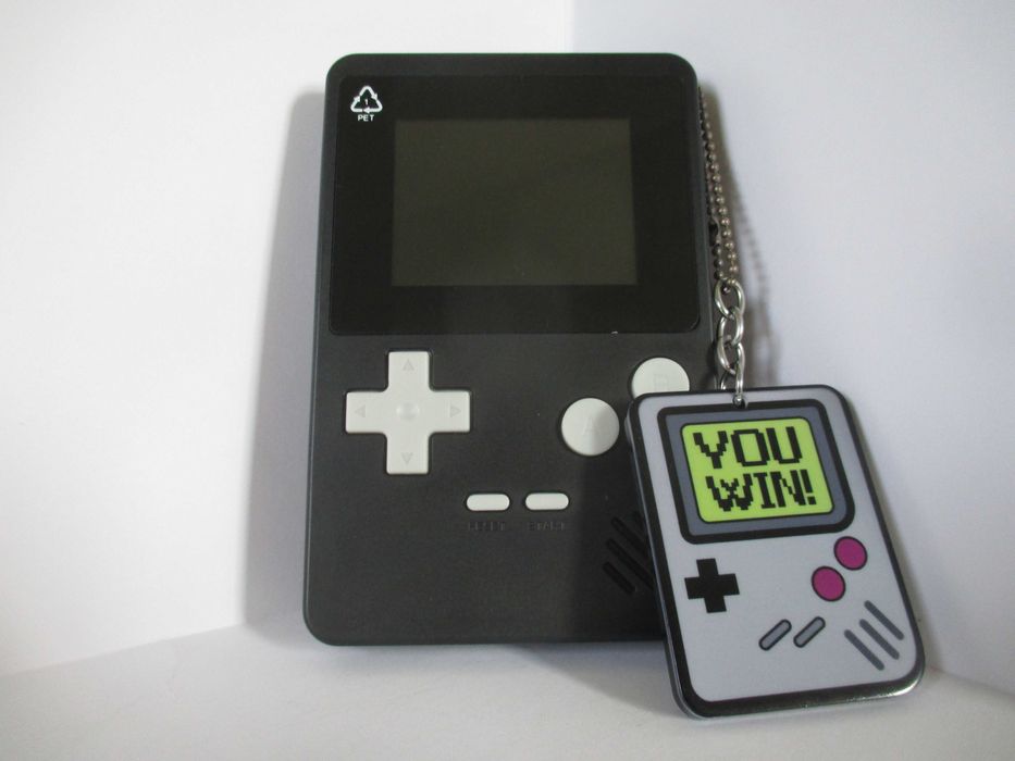 Game Boy z bryloczkiem ponad 200 gier