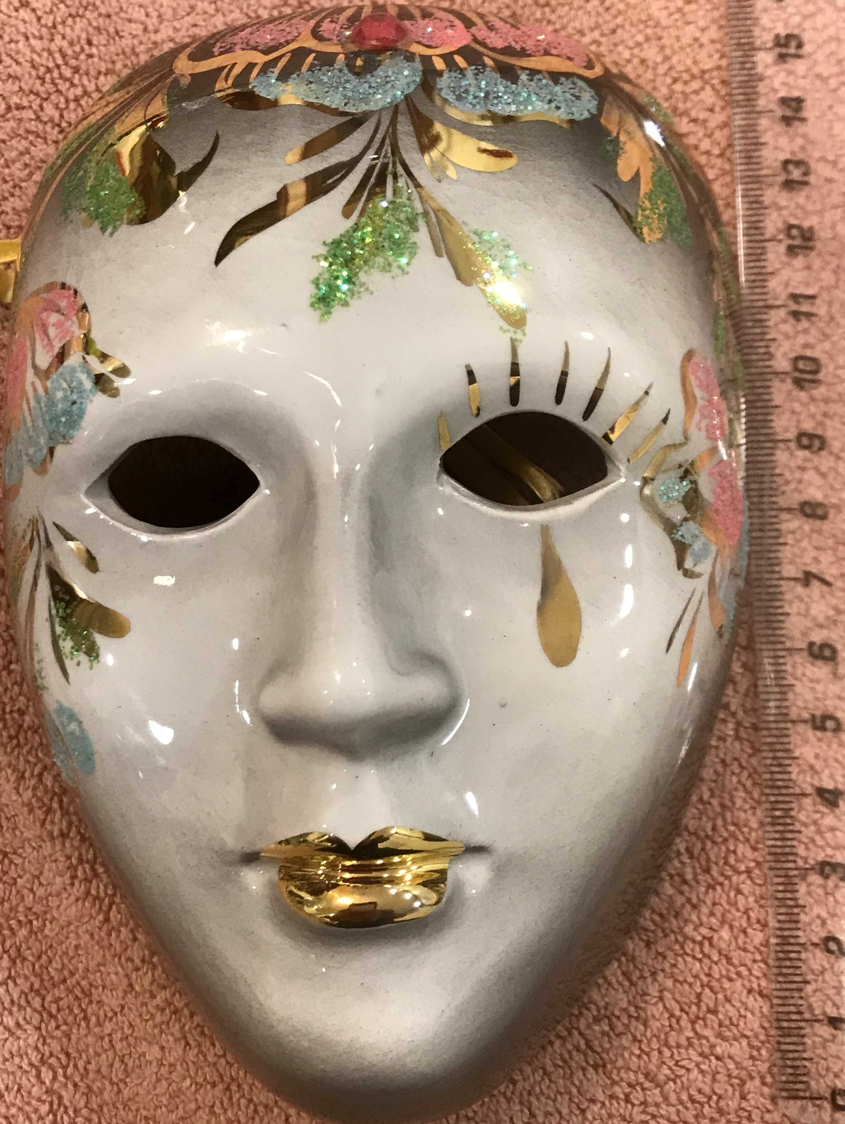 Máscaras Venezianas de Faiança e Porcelana