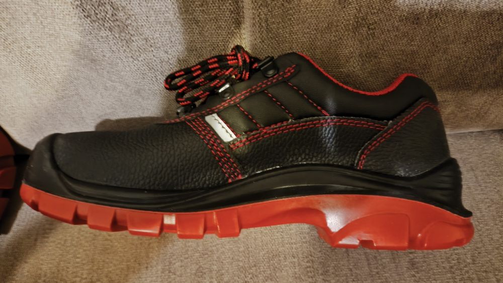 Półbuty robocze marki MAX-POPULAR model RED S1 SRC