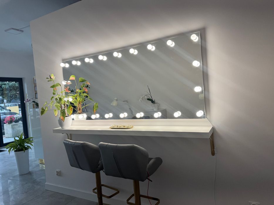 Sprzedam lustro i konsole do makijazu