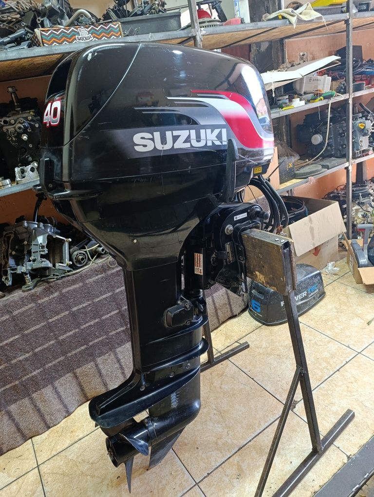 Продам лодочный мотор suzuki дт-40