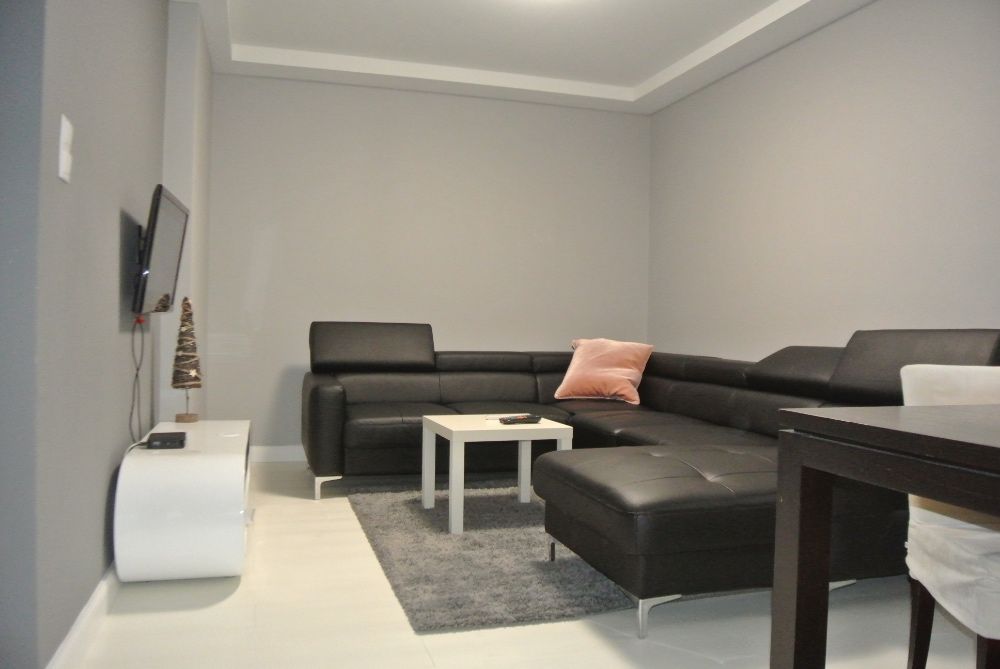 2 sypialnie + salon z aneksem . na doby