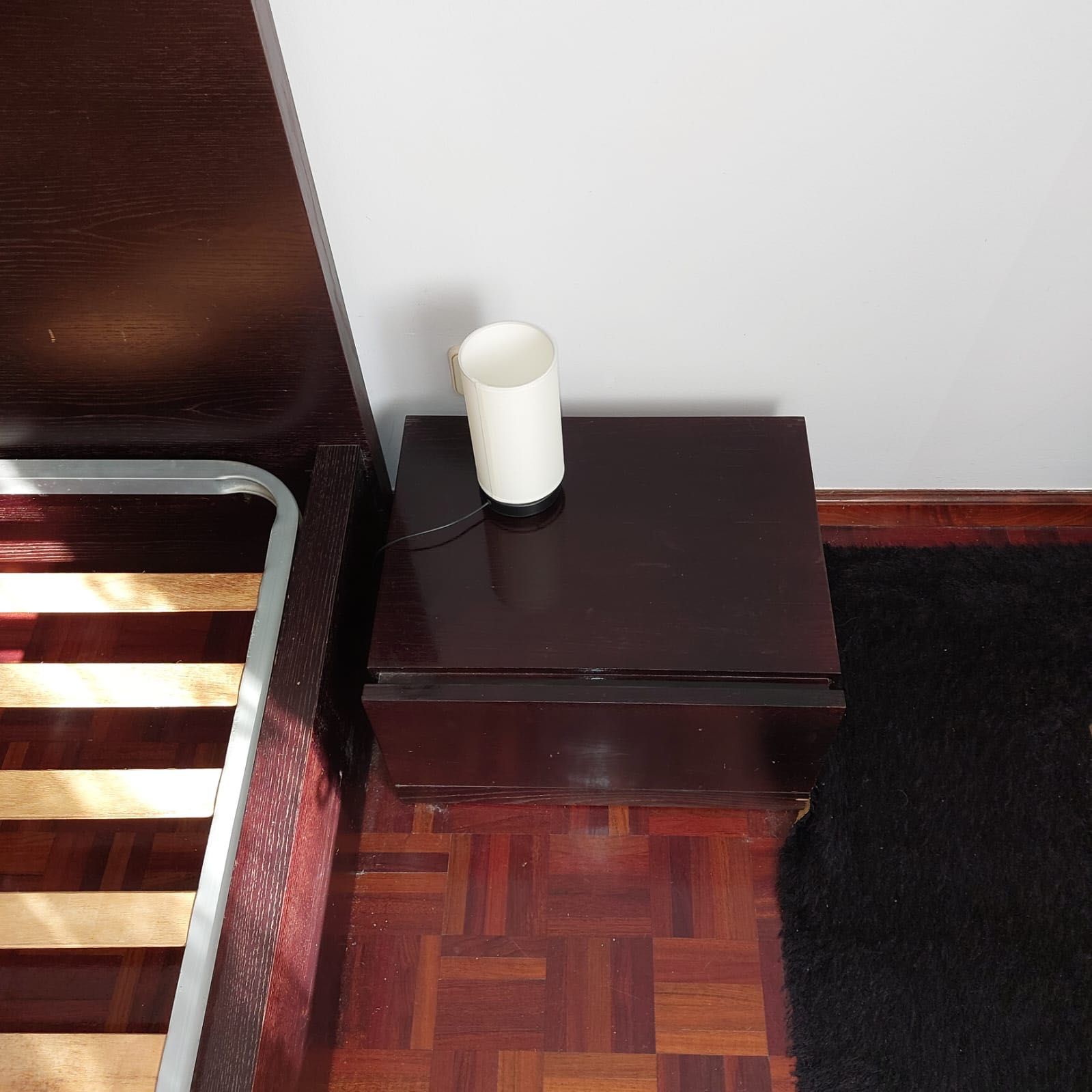 Cama Casal e 2 Mesas Cabeceira