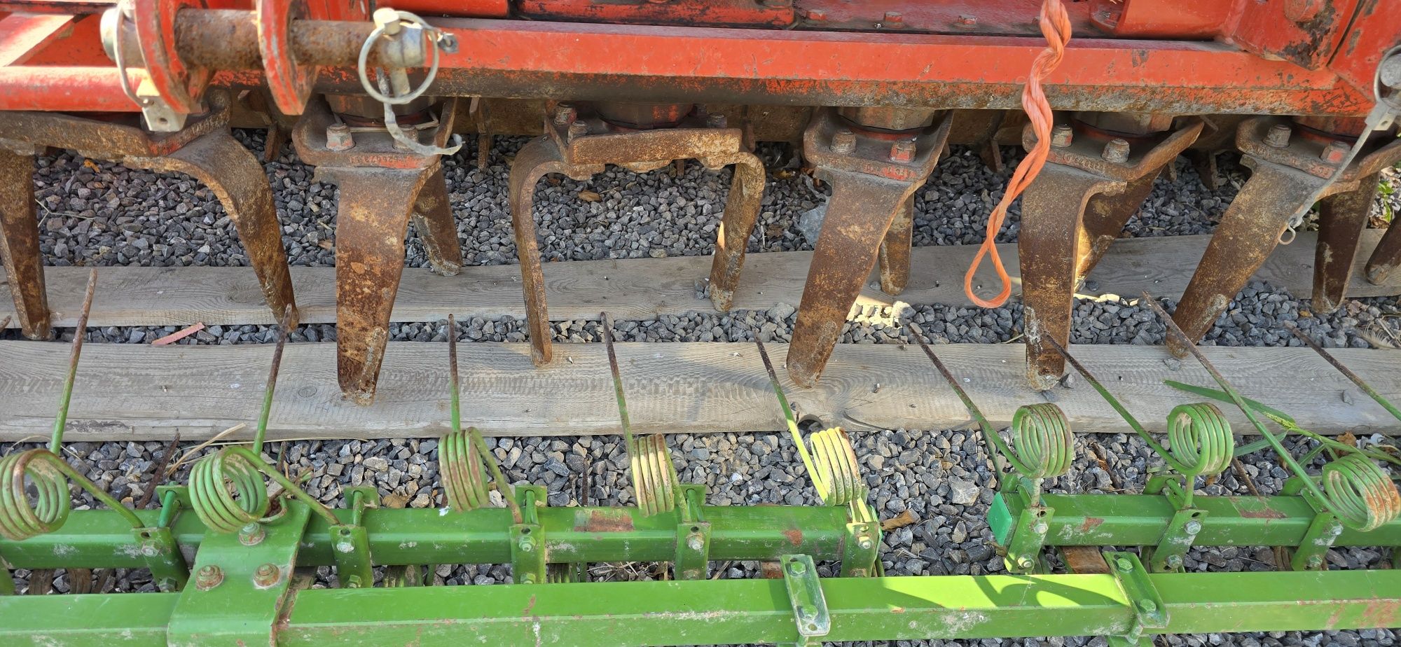 Agregat uprawowo-siewny Kuhn HRB 252 .Amazone D8-25