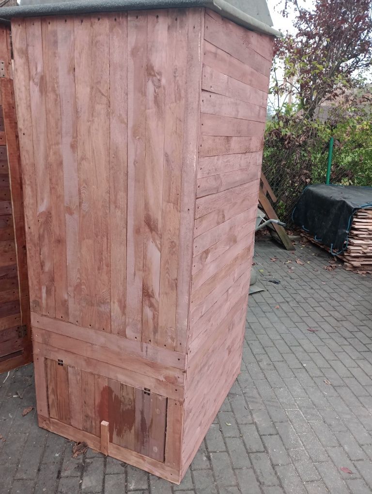 Kibelek WC drewniany.