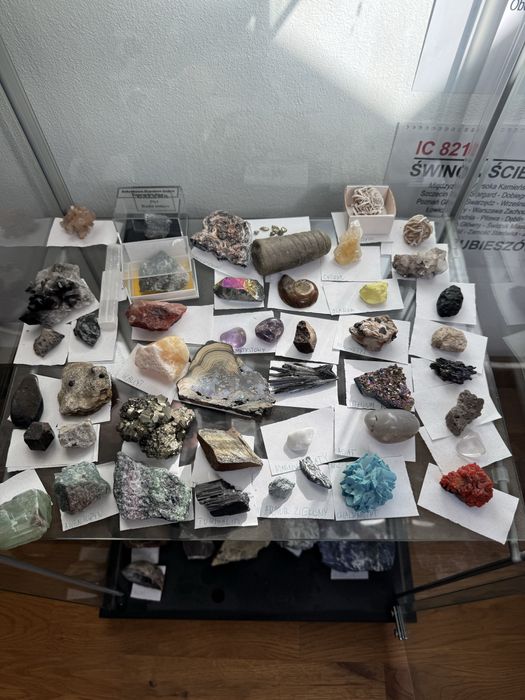 Kryształy minerały skamieniałosci kolekcja