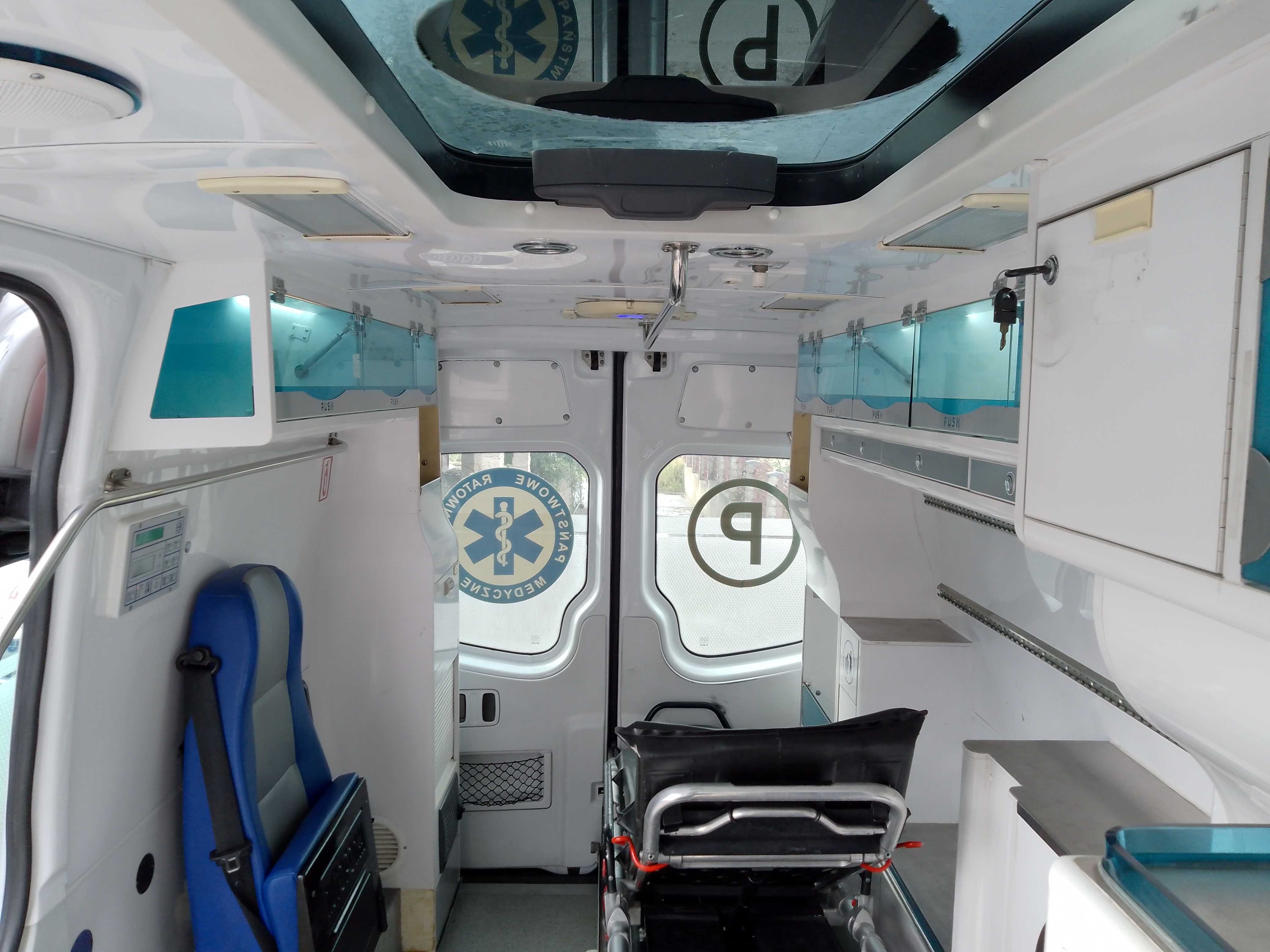 Ambulans Karetka 2012R Sanitarny Mercedes Sprinter 319 Automat Kamper