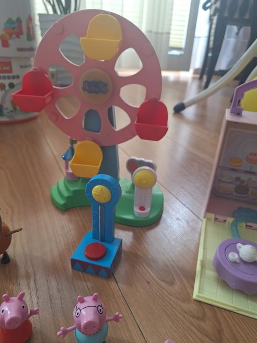 Swinka peppa zabawki karuzela kawiarnia samochód