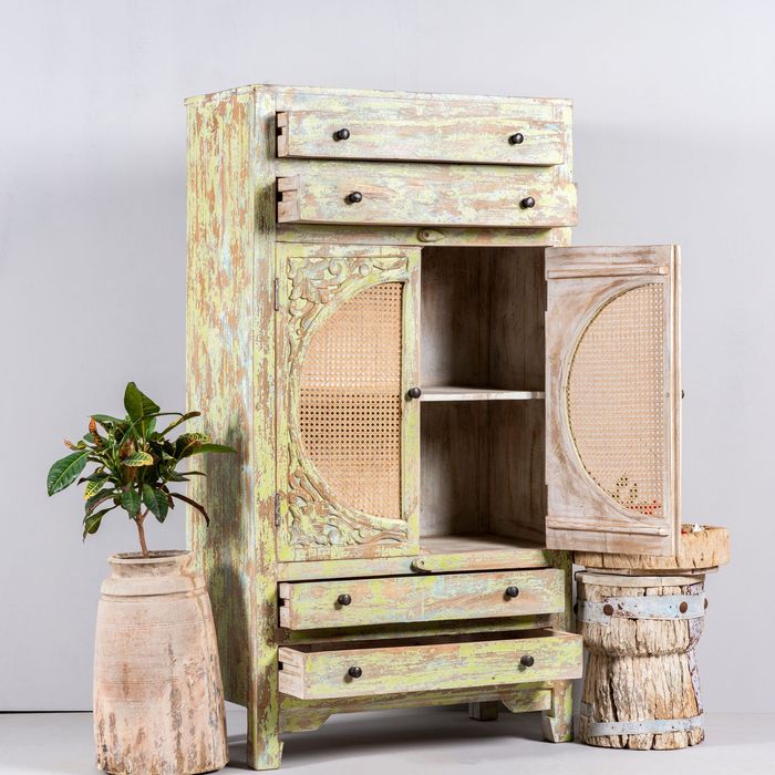szafka szafa kredens drewno mango żółta rzeźbiona rattan szuflady boho