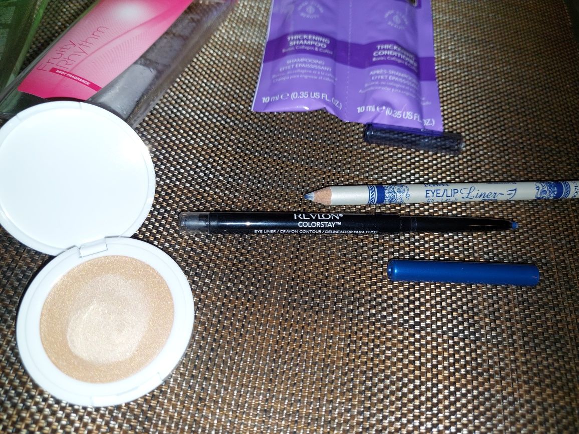 Zestaw wody perfumowane  kredki Revlon rozświetlacz szampon odżywka at
