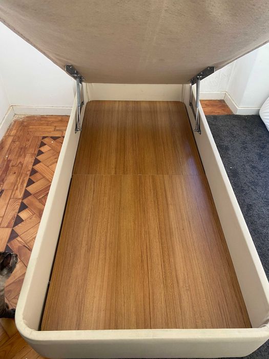 Cama de solteiro com arrumação