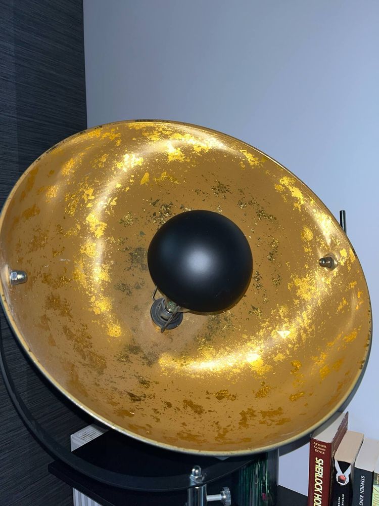 Lampa podłogowa loft/industrialna – reflektor na trójnogu