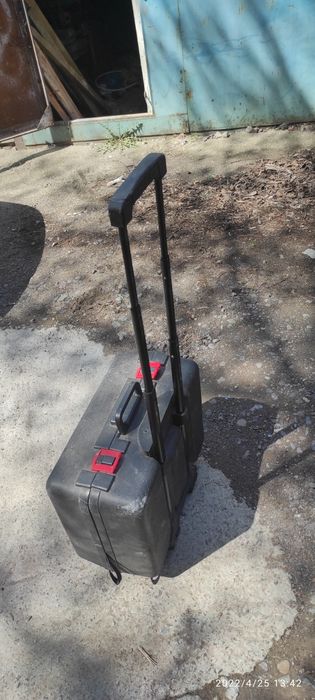 Продам чемодан на колесах для інструменту