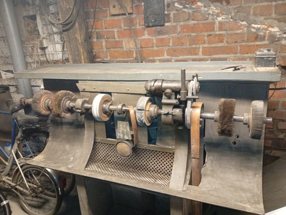 Sprzedam maszynę szewską szczyszczarkę.