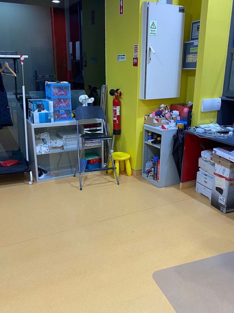 Material de Escritório, Equipamento de Som e TVs