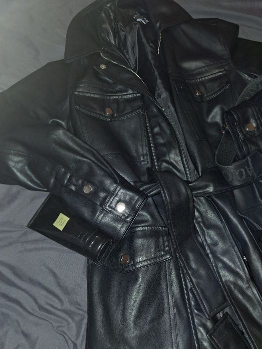 Шкіряний плащ на осінь