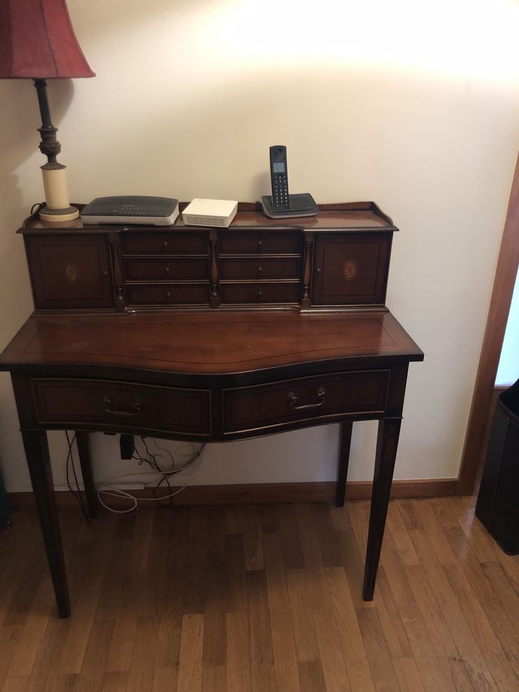 Mesa estilo escrevaninha
