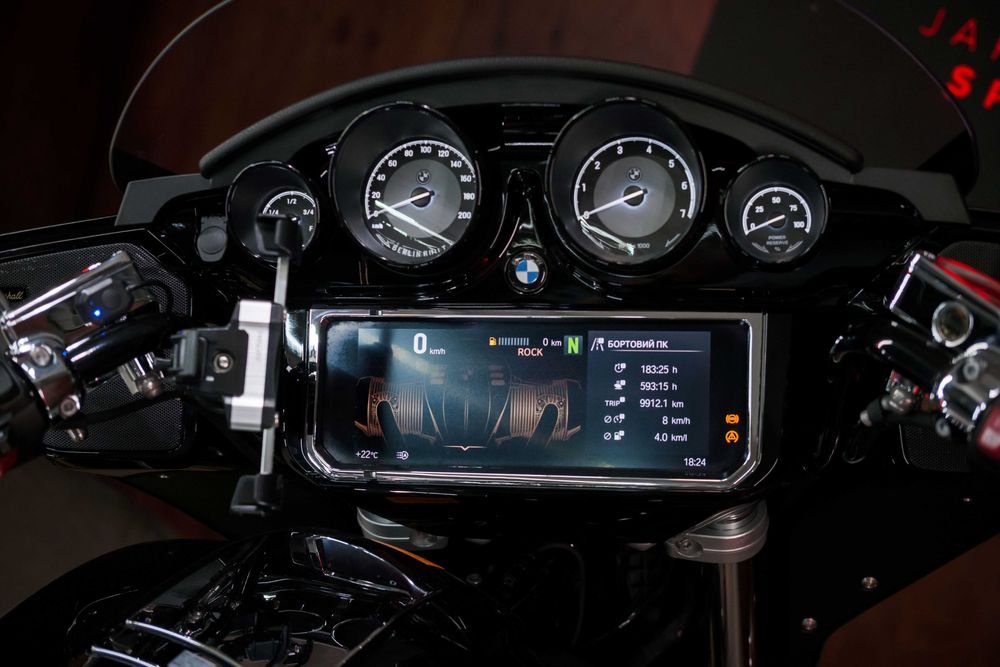 BMW R18 із Японії