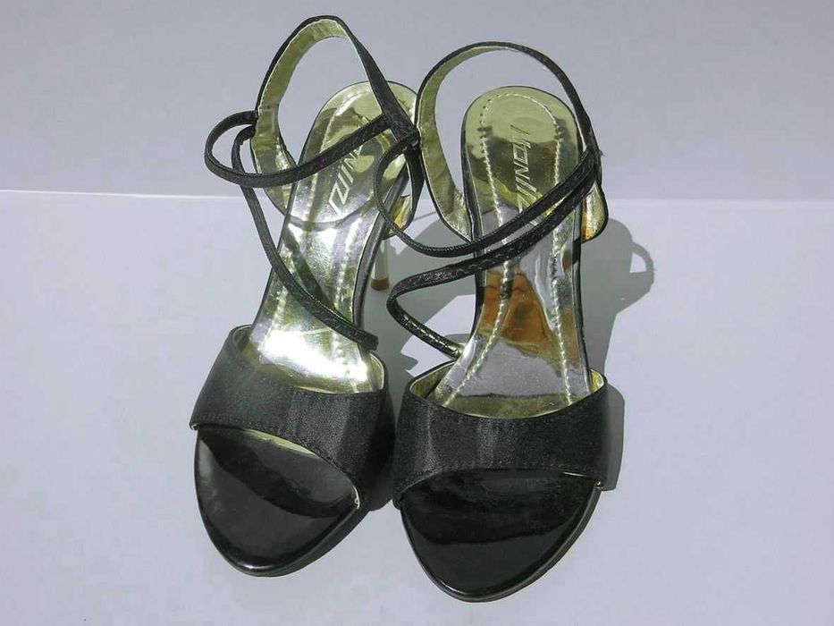 Seksowne ubierające nogę *HONIZI* roz 36