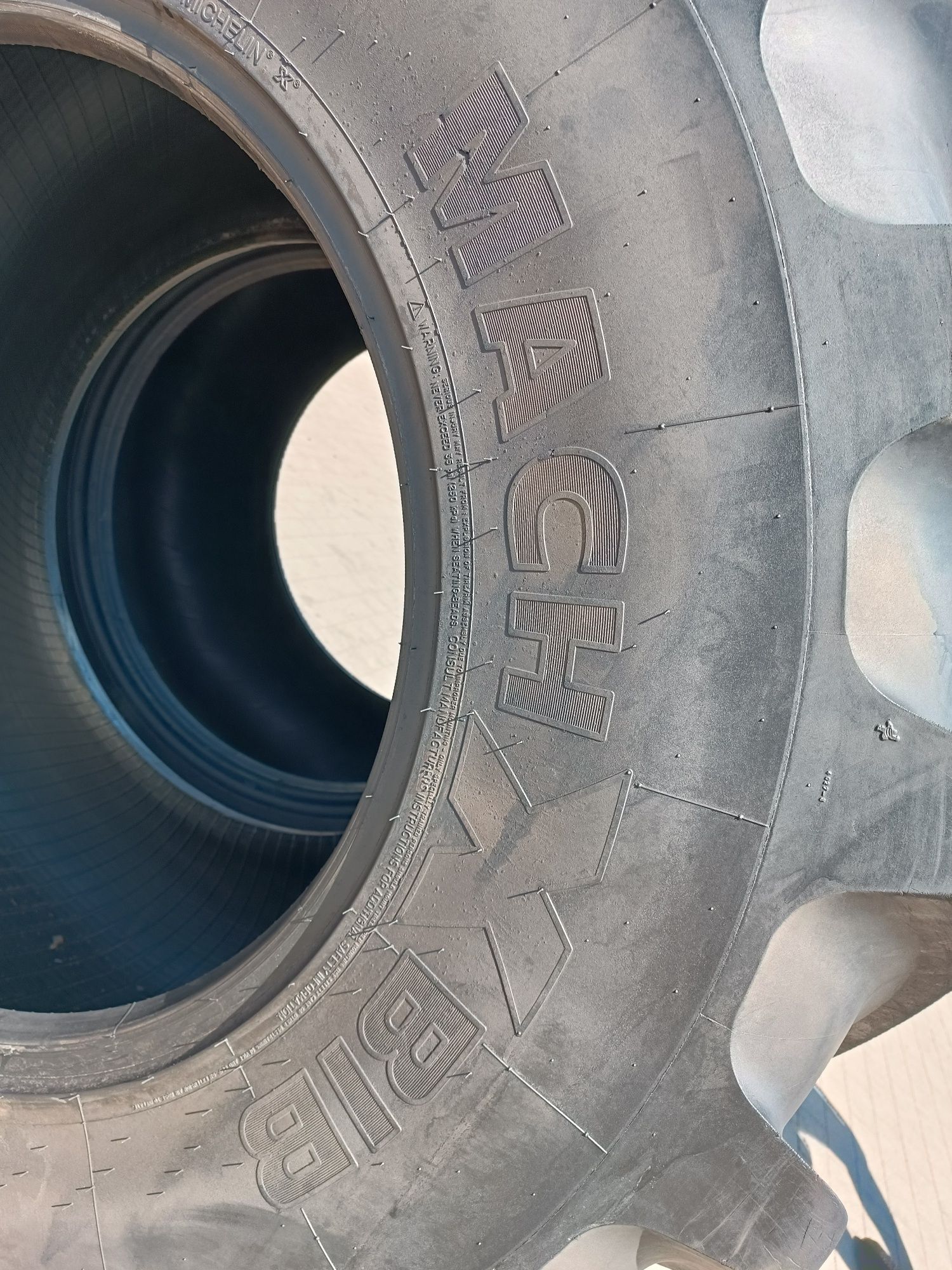 600/65R28 Michelin MACHXBIB